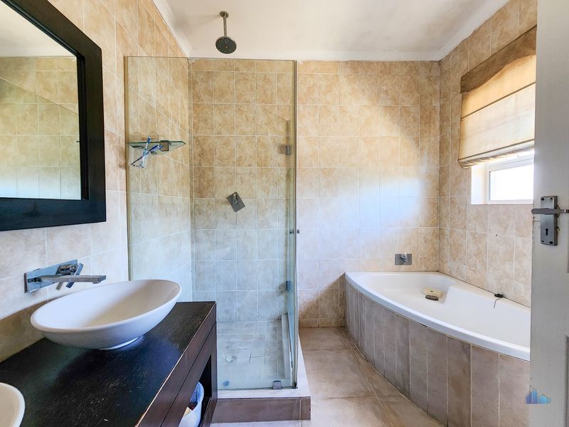5 Bedroom Property for Sale in Gonubie Eastern Cape